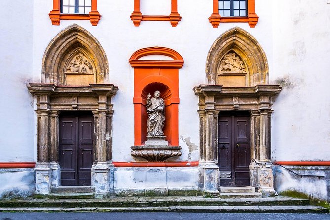 Vienna-Budapest One-Way Sightseeing Transfer - The Sum Up