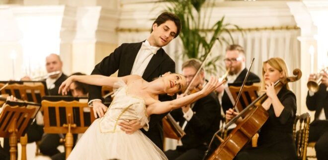 Vienna: Christmas Concert and Dinner in the Kursalon - The Performance at Kursalon
