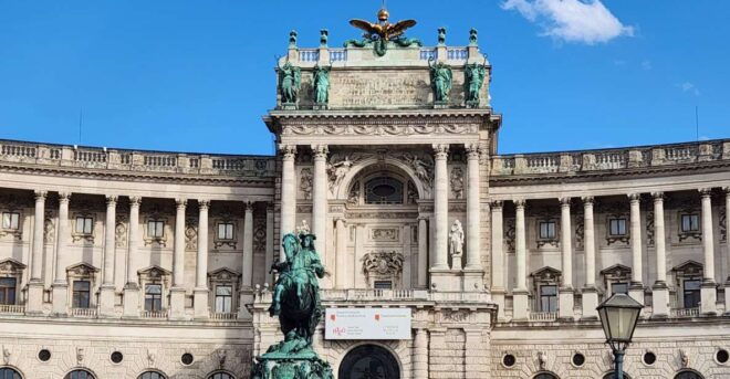 Vienna: Dark History Tour - Selecting Participants and Date