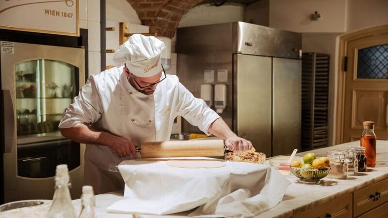 Vienna: Gerstner KuK Hofzuckerbäcker Baking Show & Tasting - Good To Know