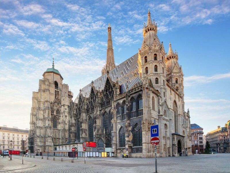 Vienna: Guided city tour through the highlights of Vienna's city center - Exploring Vienna in Depth: The Tour Experience