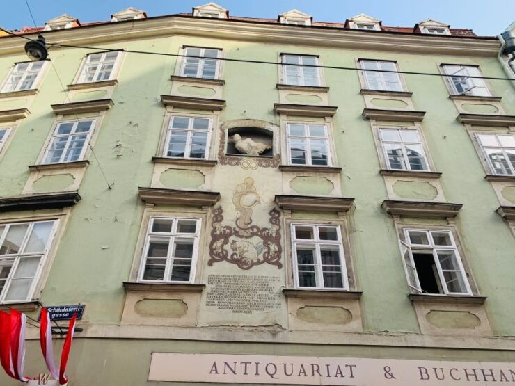 Vienna: Hidden Gems, Secret Courtyards, Legends and Symbols - Viennas Enchanting Courtyards