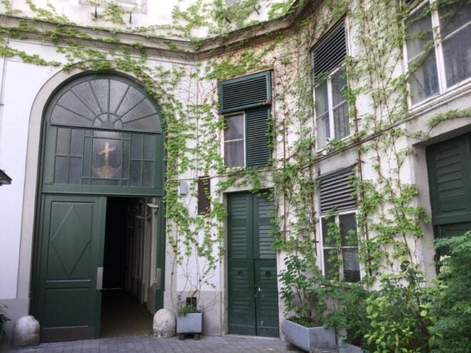 Vienna: Hidden Gems, Secret Courtyards, Legends and Symbols - A Fantastic Tour With Guide Christopher