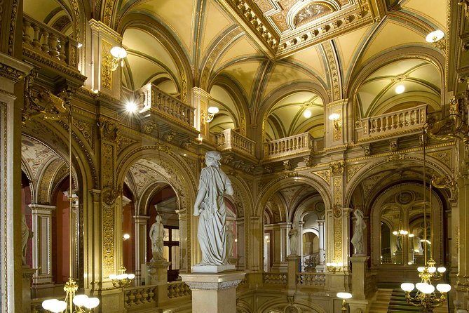Vienna Highlights Walking Tour With Spanish-Speaking Guide - Spanish Riding School