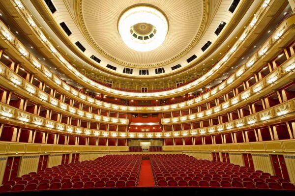 Vienna Hofburg Orchestra Concert at the Vienna State Opera - Recommended Attire