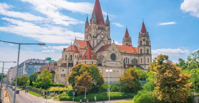 Vienna: Insta-Perfect Walk With a Local - Itinerary Details