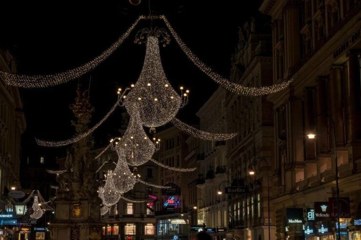 Vienna: Old Town Walking Tour With Christmas Market Visit - Experience Highlights