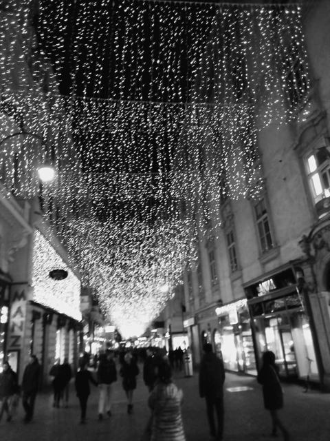 Vienna: Old Town Walking Tour With Christmas Market Visit - Full Description
