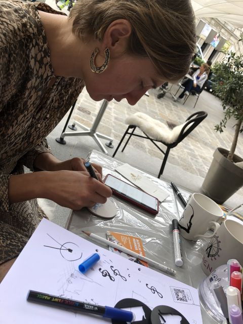 Vienna: Paint Your Own Souvenir Activity and Take It Home - Language and Accessibility