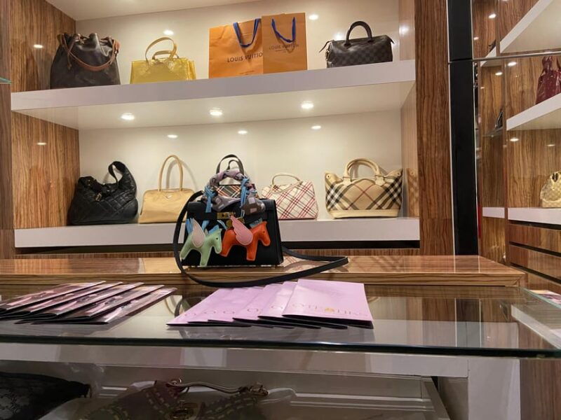 Vienna Private Shopping: Vintage treasures & Champagne - Who Should Consider This?