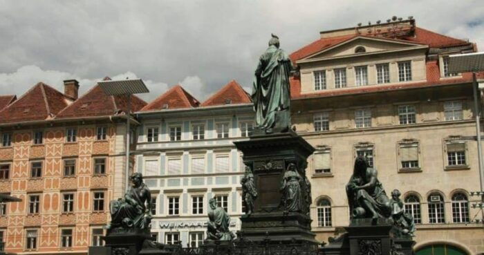 Vienna: Private tour from Vienna to Graz - The Sum Up