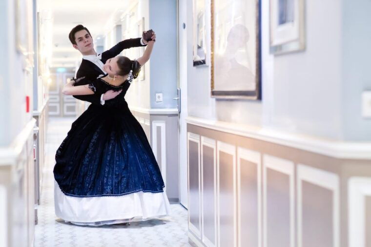 Vienna: Private Waltz Workshop for groups (4-14 guests) - FAQ