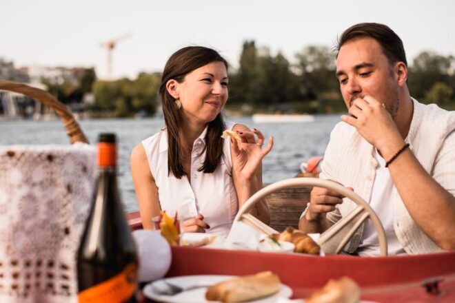 Vienna: Retro Boat Tour on the Danube River With Picnic - Customer Feedback