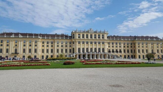 Vienna: Schönbrunn Palace & Christmas Market Walking Tour - Inclusions