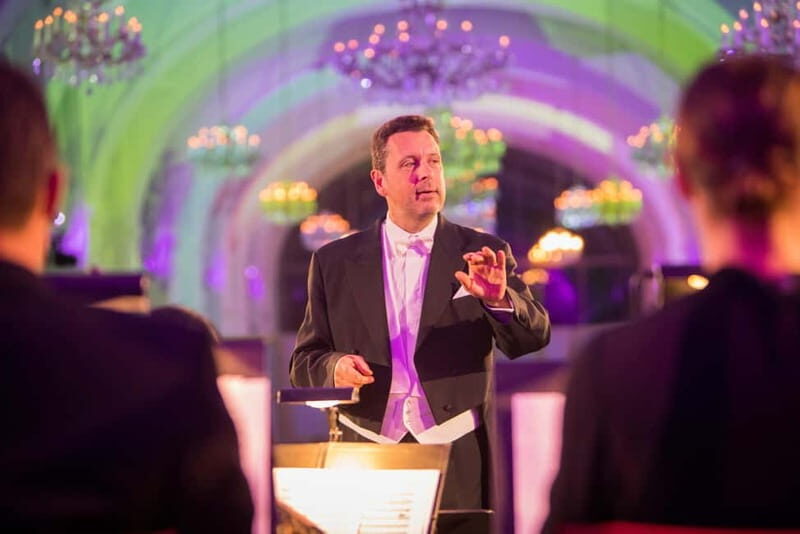 Vienna: Schönbrunn Palace Evening Tour, Dinner and Concert - The Experience in Detail