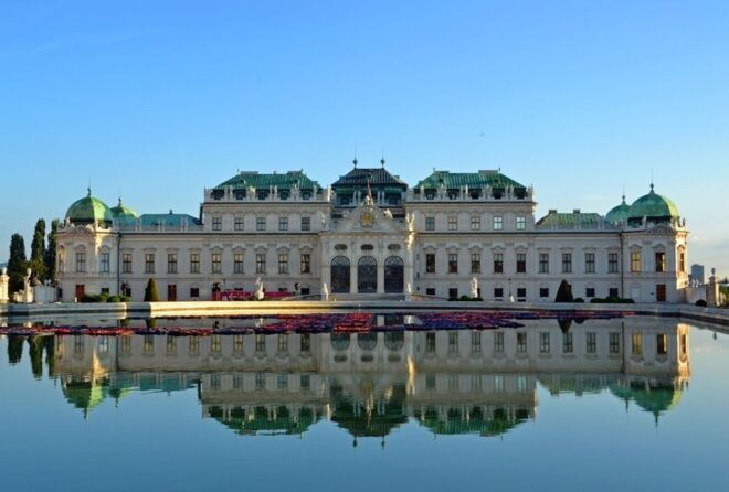 Vienna: Sightseeing Tour in an Family Electric Classic Car - Vienna Sightseeing Tour in an Electric Classic Car