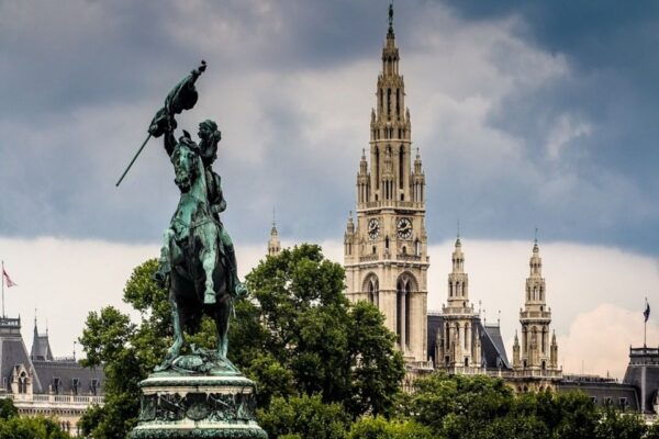 Vienna: Sightseeing Tour in an Family Electric Classic Car - Meeting Point and Activity ID