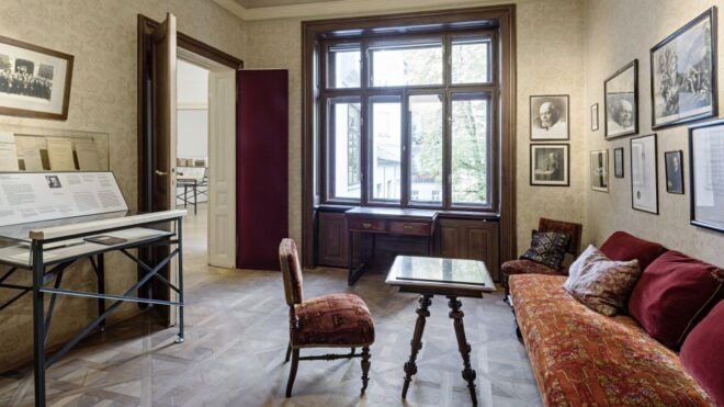 Vienna: Sigmund Freud Museum Ticket - Inside Freuds Private Rooms