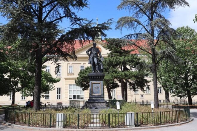 Vienna: Sigmund Freud Walking Tour - Select Participants and Date