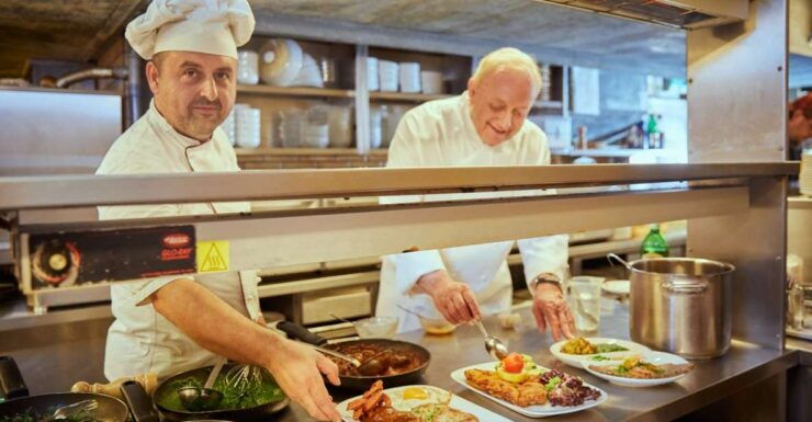 Vienna: Traditional Vienna Tasting Dinner With Folk Music - Experience