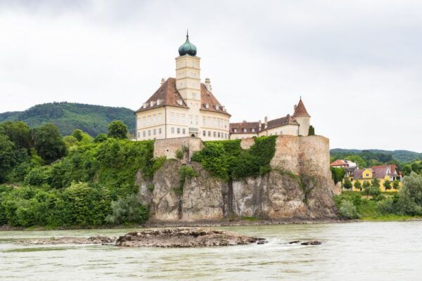 Vienna: Wachau, Melk Abbey, and Danube Valleys Tour - Inclusions and Customer Reviews