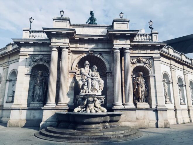 Vienna: Walking Tour in Spanish - Cultural Insights and Recommendations