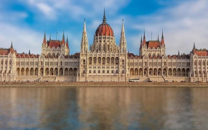 Vienna:Private & Customizable Budapest Day Trip with a Local - Good To Know  