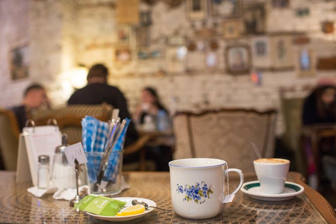 Vienna's Highlights: Food, Coffee and Market Walking Experience - Local English-Speaking Guides