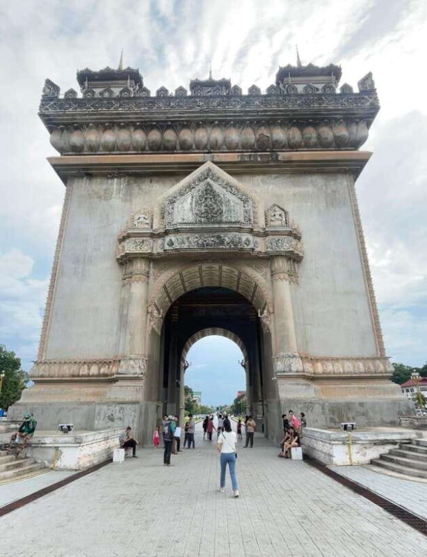 Vientiane IG tour & Patuxay monument - The Itinerary Breakdown