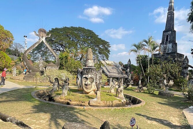 Vientiane Landmarks and Cultural Immersion Tour - Patuxay Monument: The Arc of Vientiane