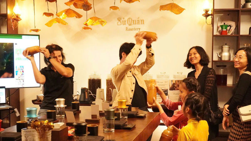 Vietnamese Coffee Workshop by Rose Kitchen in Ha Noi - Finding Su Quán Roastery in Hoàng Hoa Thám