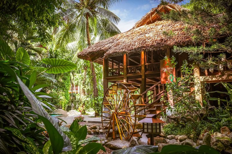 Vietnamese Cooking Class at Taya House, Furama Resort Danang - A garden class at Furama Resort