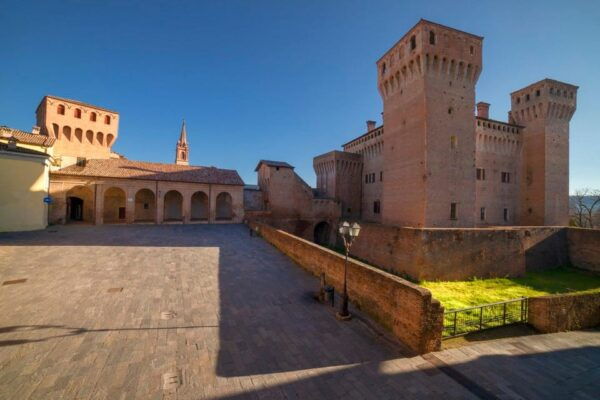 Vignola: Ebike Tour to Discover the Castles + Swimming Pool - Lunch Options Available