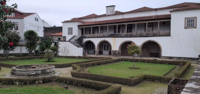 Vila Nova De Cerveira: Castle and Old Town Guided Tour - Language Options