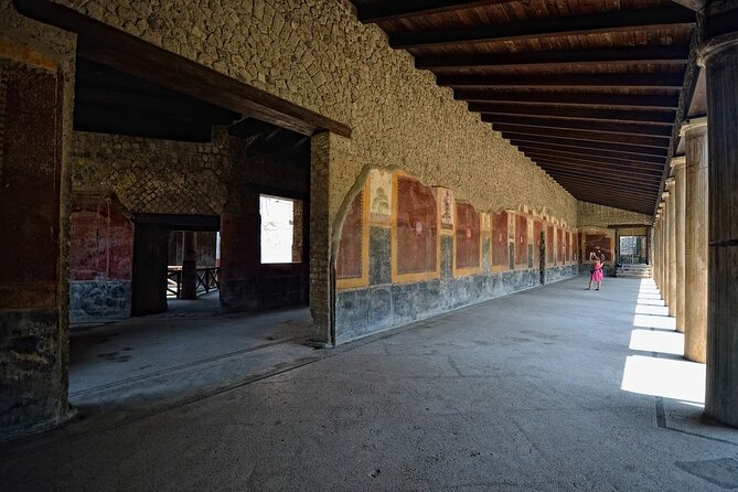 Villa Oplontis & Stabiae: Discover the Hidden Treasures With Your Archaeologist - Exploring the Lavish Villa Complex