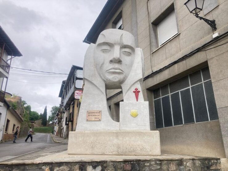 Villafranca Del Bierzo in Its Entirety: Castle and Town - Good To Know