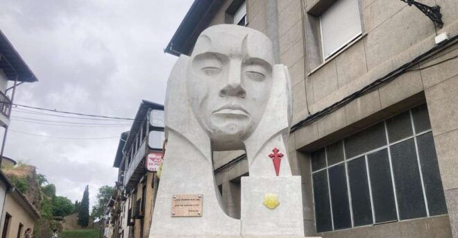 Villafranca Del Bierzo in Its Entirety: Castle and Town - Church of Santiago Exploration