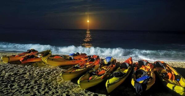 Villajoyosa: Moonlight Kayaking and Dinner Under the Stars - Frequently Asked Questions
