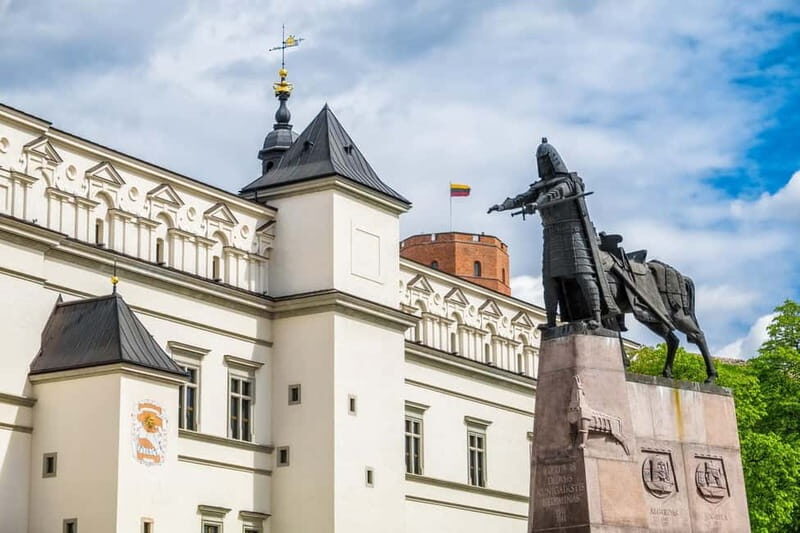 Vilnius: Express Walk with a Local in 60 minutes - Exploring Vilnius in 60 Minutes: A Practical Tour Guide
