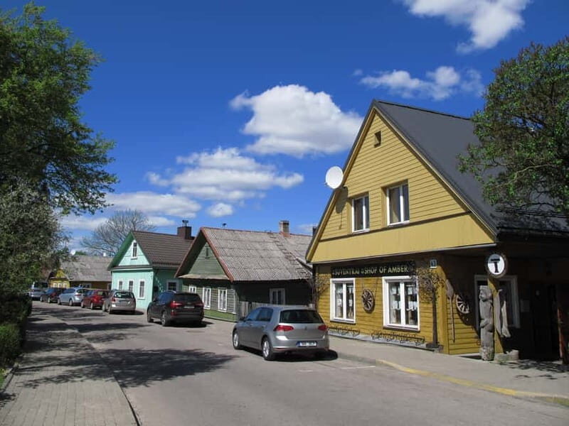 Vilnius: Trakai Tour with Audio Guide and Minibus Transfers - Exploring the Vilnius: Trakai Tour with Audio Guide and Minibus Transfers