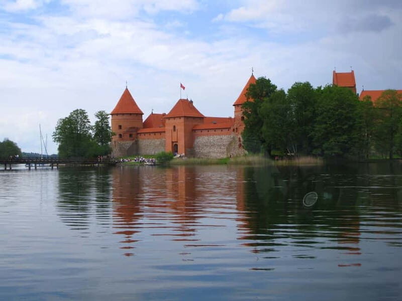 Vilnius: Trakai Tour with Audio Guide and Minibus Transfers - The Itinerary in Detail