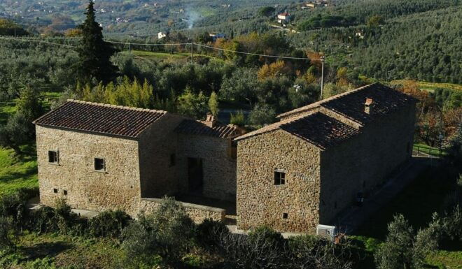 Vinci: Entrance to the Leonardos Birthplace - Meeting Point