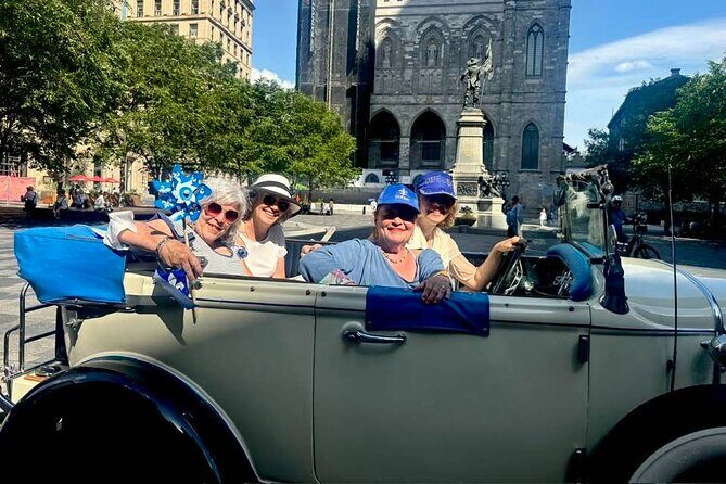 Vintage 1930 convertible! Old Montreal Tour-Private Guide -70 min - Good To Know