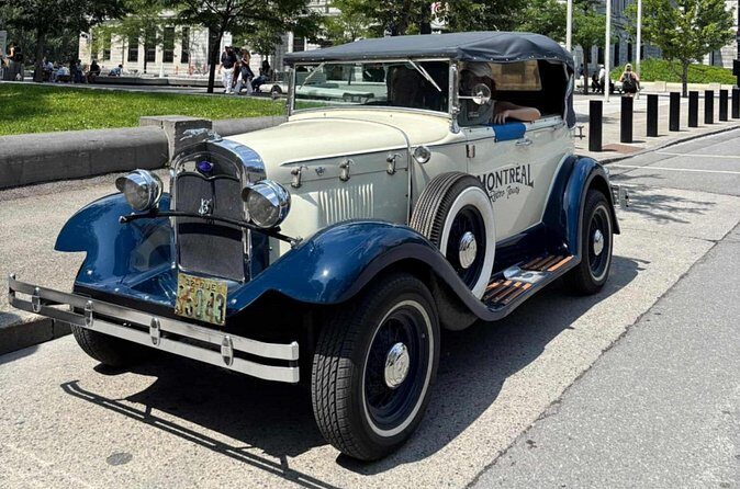 Vintage 1930 convertible ride in Old Montreal w/ old tunes-30min - FAQ