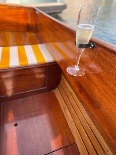 Vintage boat tour of Marseille Old Port for couples (1h) - FAQ Section