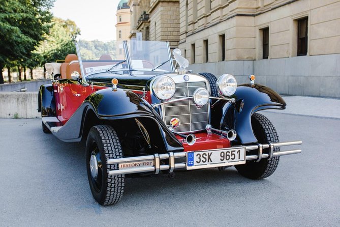 Vintage Cars Prague - Sightseeing Tour 90min / 1-6 Pers. - Live Commentary Experience