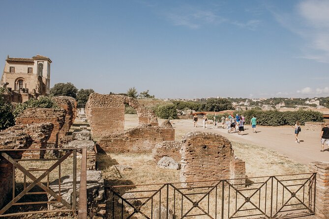 VIP Caesars Palace Tour With Colosseum & Roman Forum - Crowds and Group Size