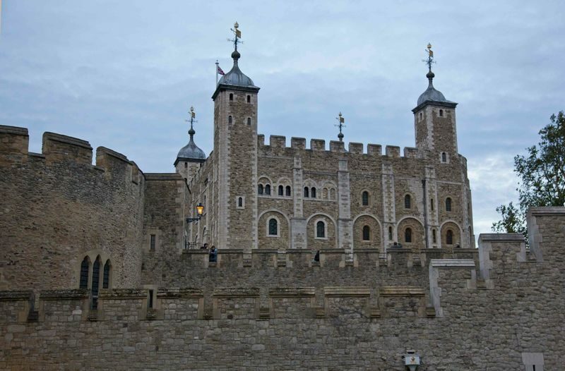 VIP Early Access Tower of London, Opening Ceremony with a Beefeater - An early look at the Crown Jewels