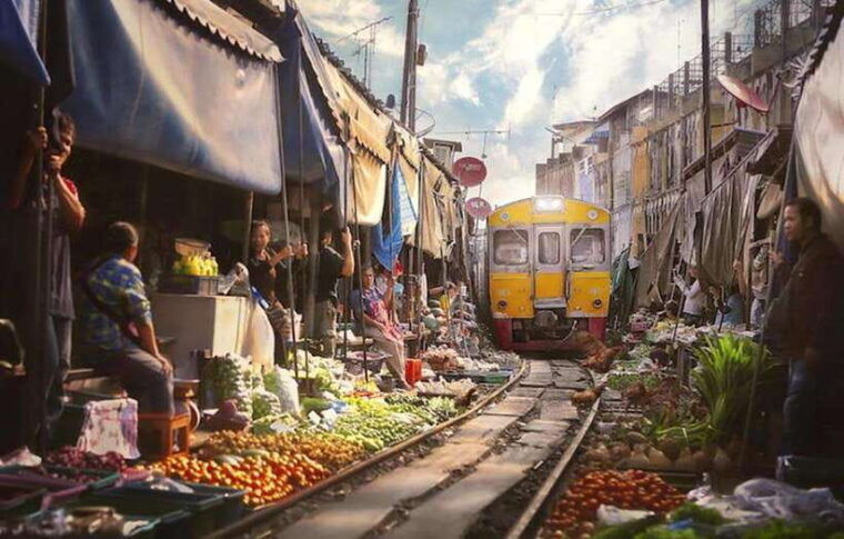 VIP Private Group Tour to the Iconic Thailands Markets - Exploring the Damnoen Saduak Floating Market