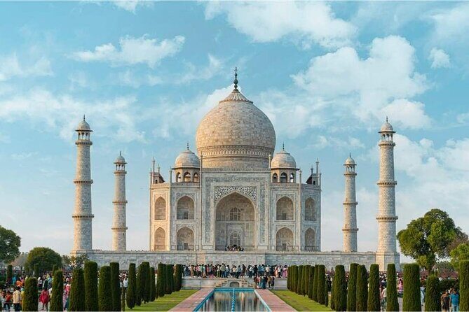 VIP Taj Mahal Express Entry Tour from Delhi with Guide - Starting the Journey: From Delhi to Agra